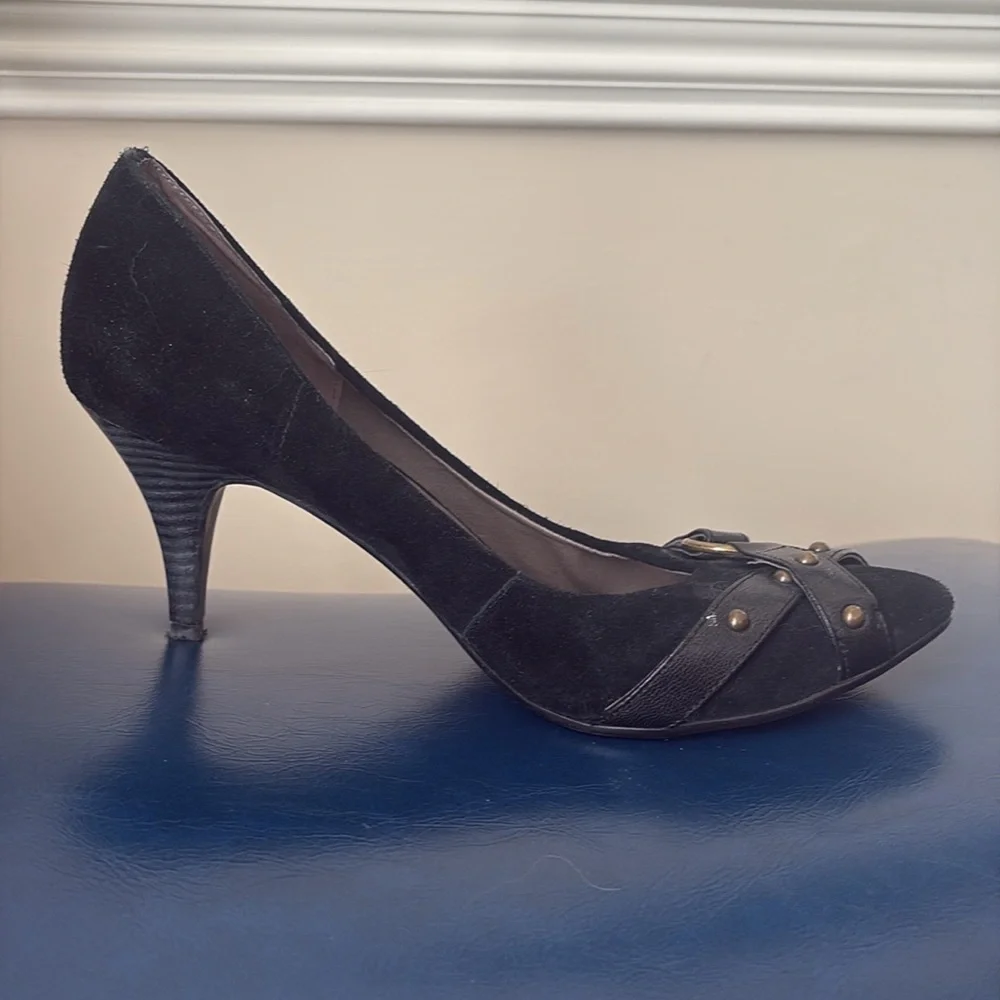 Retro Rocker Suede Studded Heels - Picture 5 of 10